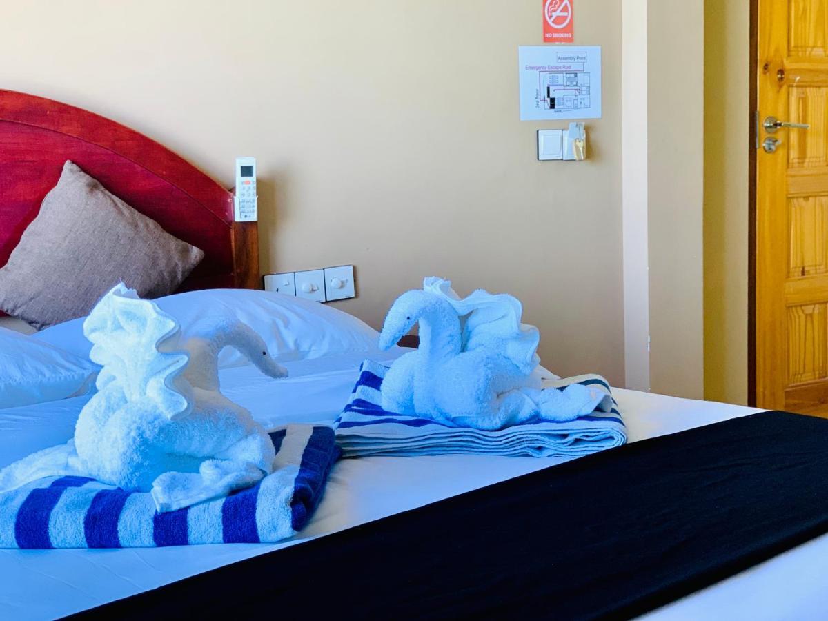 Ilaa Beach Maldives Hotel Гулхи Екстериор снимка