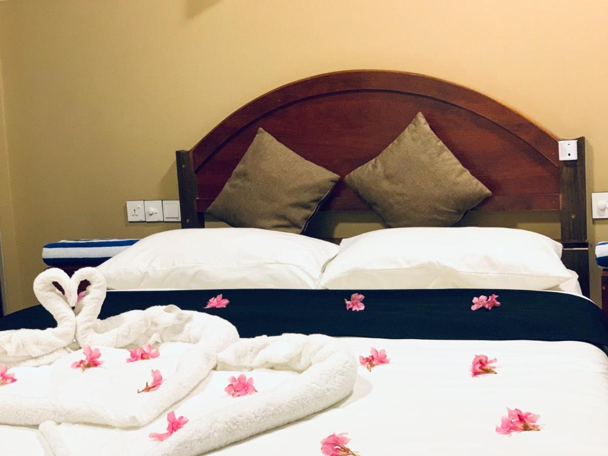 Ilaa Beach Maldives Hotel Гулхи Екстериор снимка