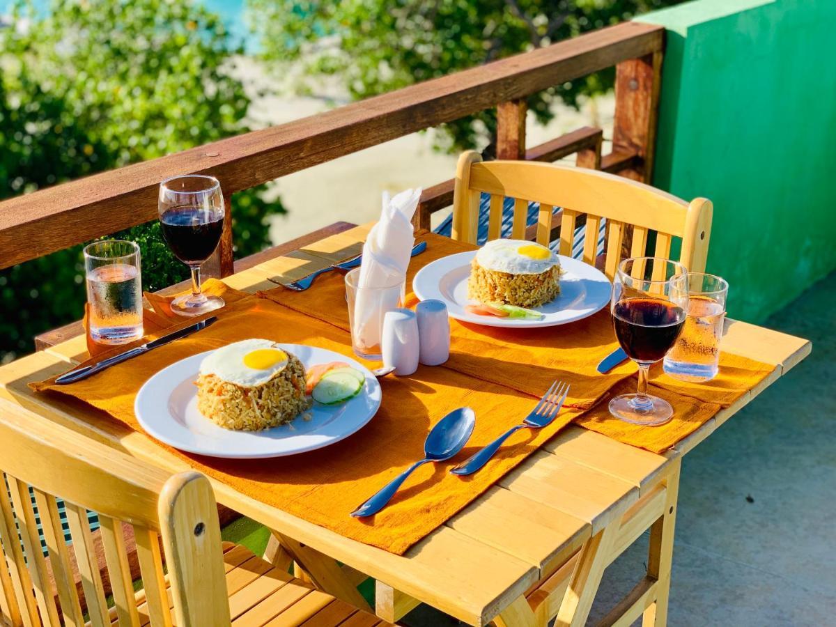 Ilaa Beach Maldives Hotel Гулхи Екстериор снимка