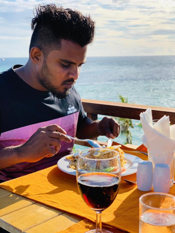 Ilaa Beach Maldives Hotel Гулхи Екстериор снимка